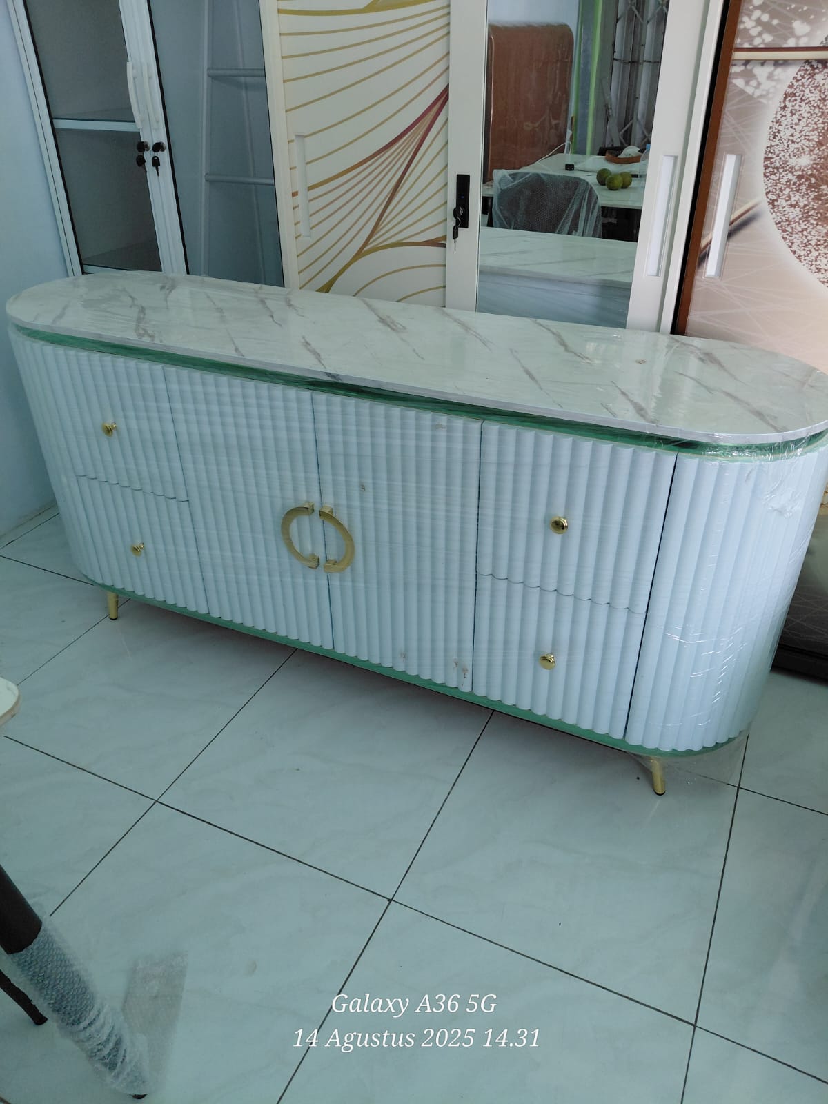 MEJA KONSUL SALUR